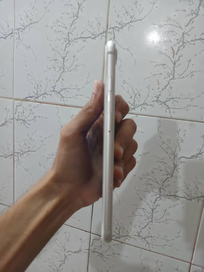 Apple iPhone 7 Plus 2