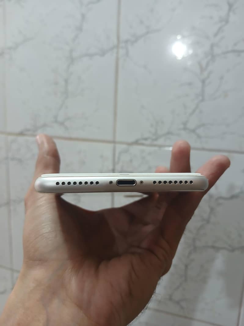 Apple iPhone 7 Plus 3