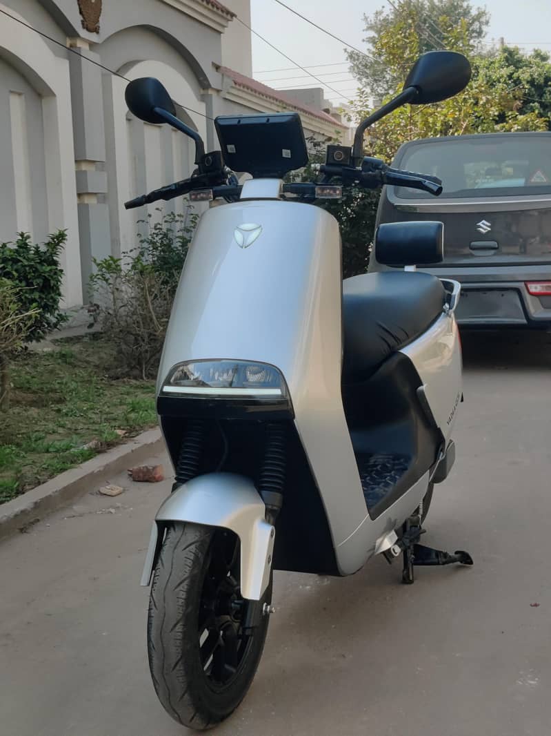 Yadea G5 1