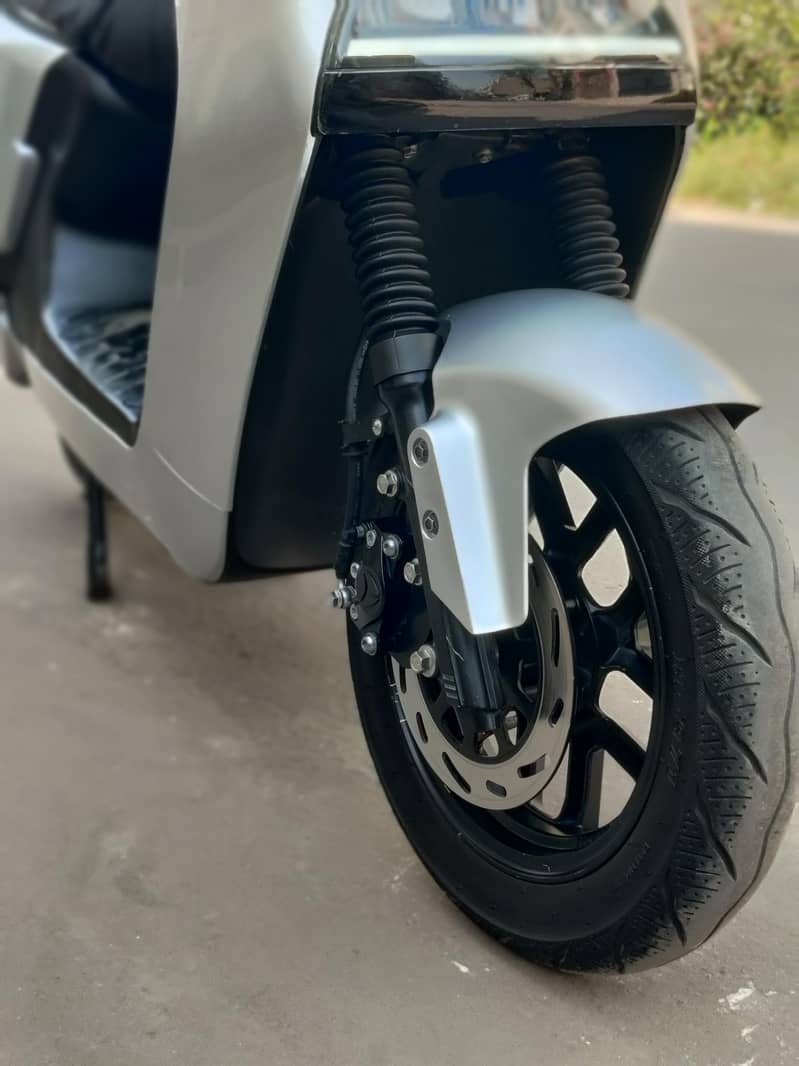 Yadea G5 8