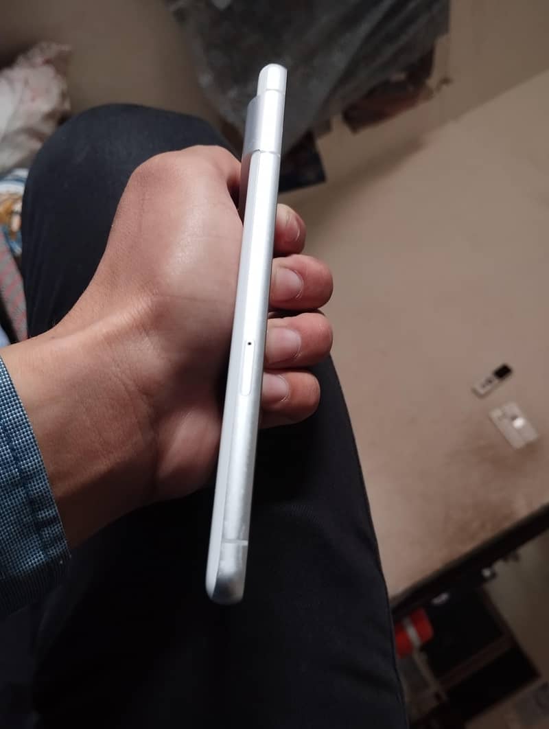 Google Pixel 7 4