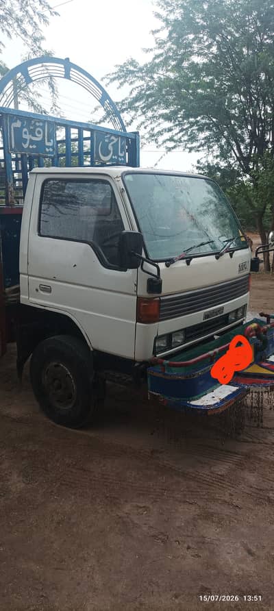 Master 3300 , own engine,2004 model, 12 feet dala