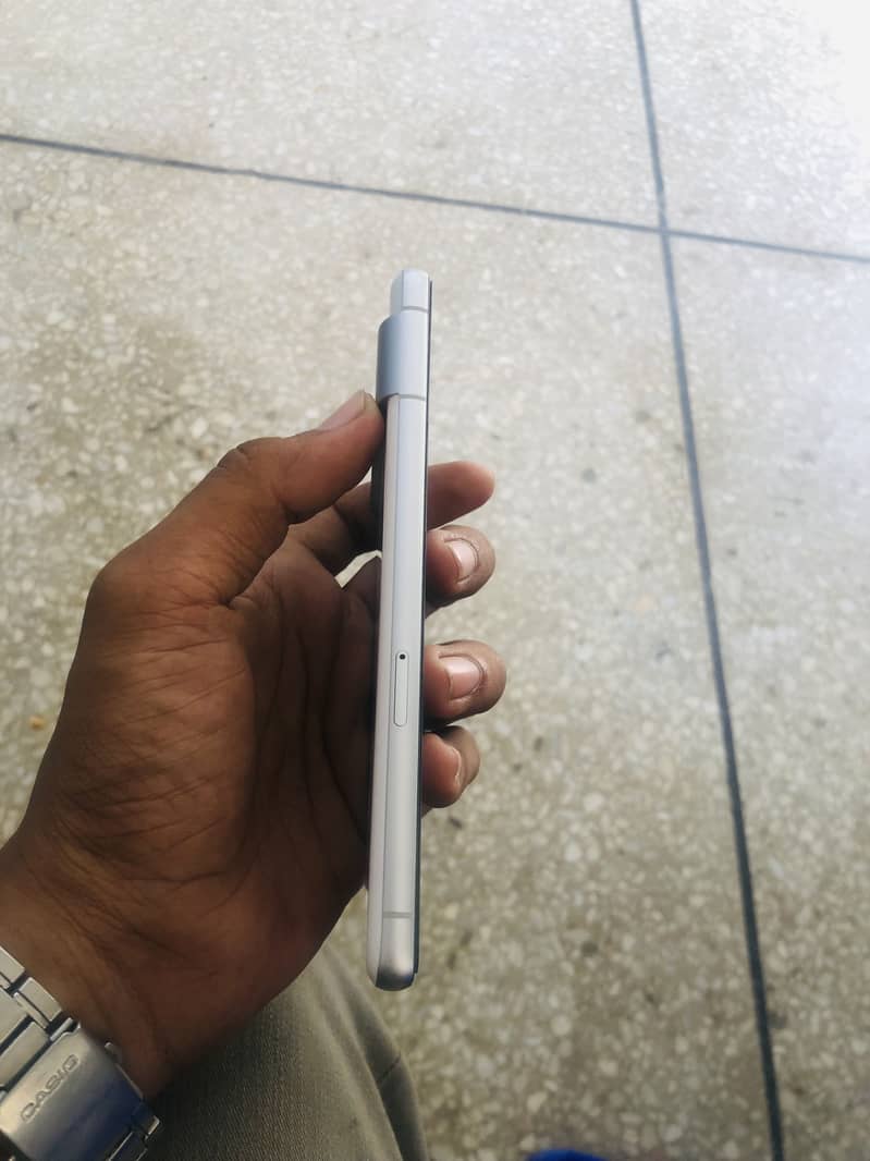Google Pixel 7 4