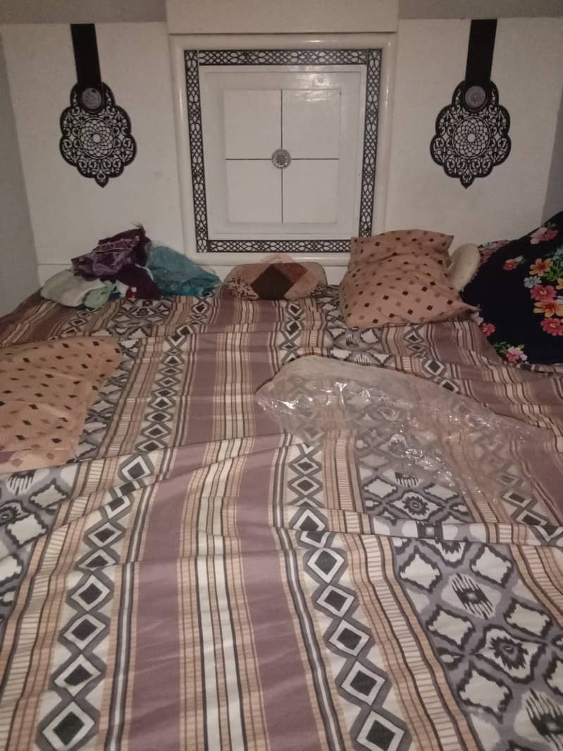 Bed, side table & dressing table 2