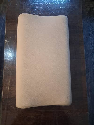 Master Molty Foam Ortho Pillow. 10/10 condition. No Defect.