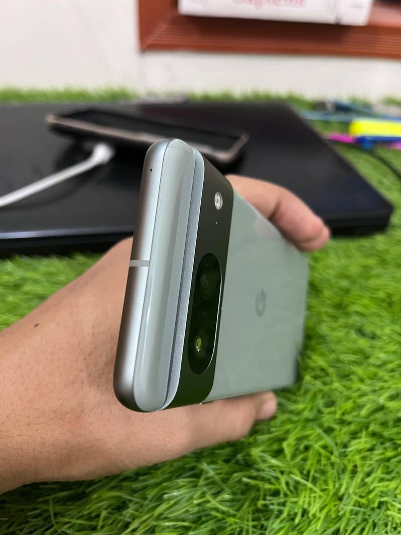 Google Pixel 8 2