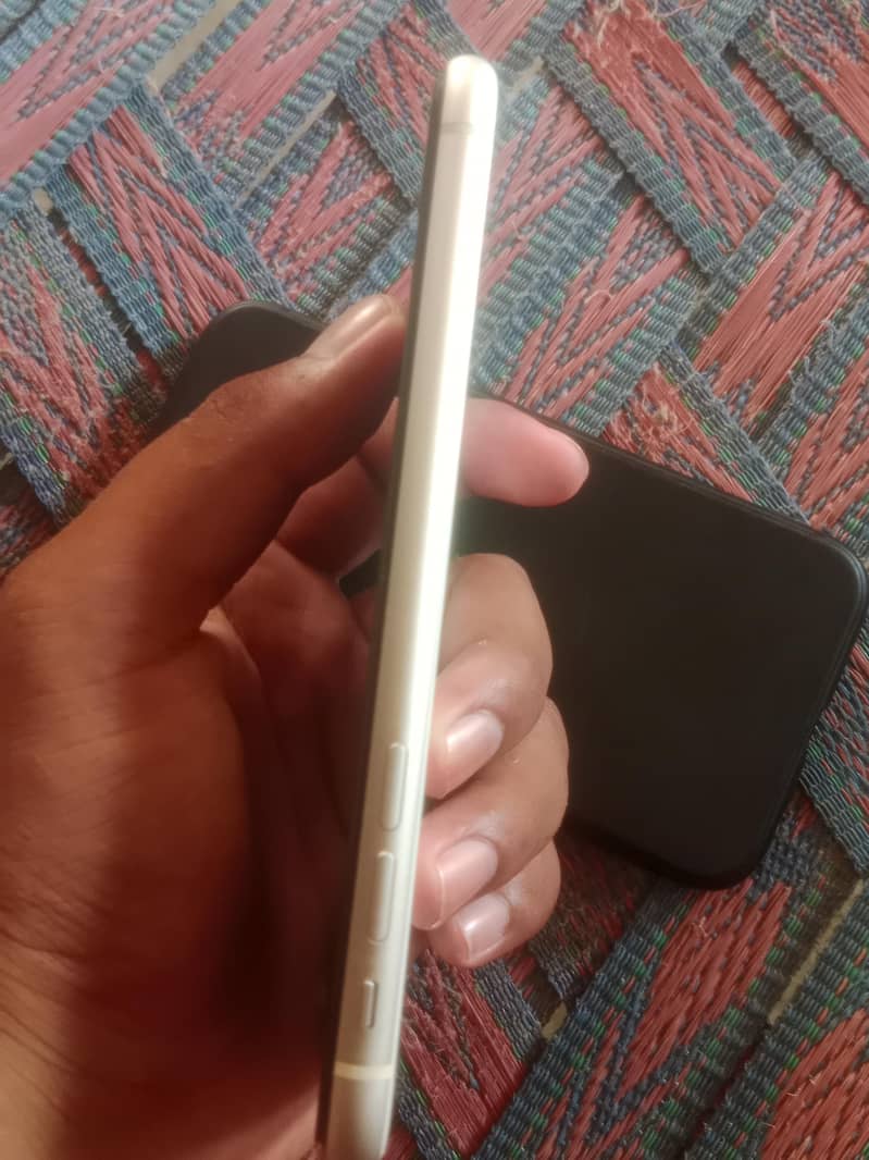 Apple iPhone 11 3