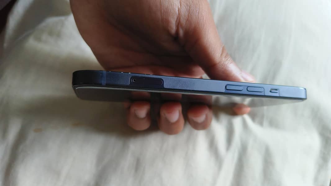 Apple iPhone 13 2