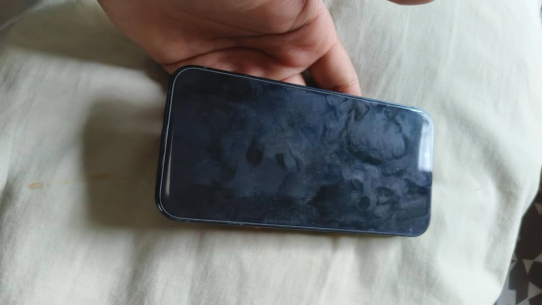 Apple iPhone 13 4