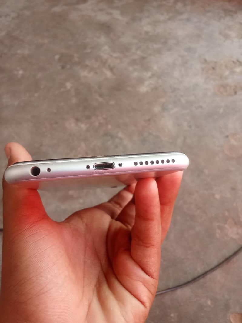 Apple iPhone 6S Plus 4