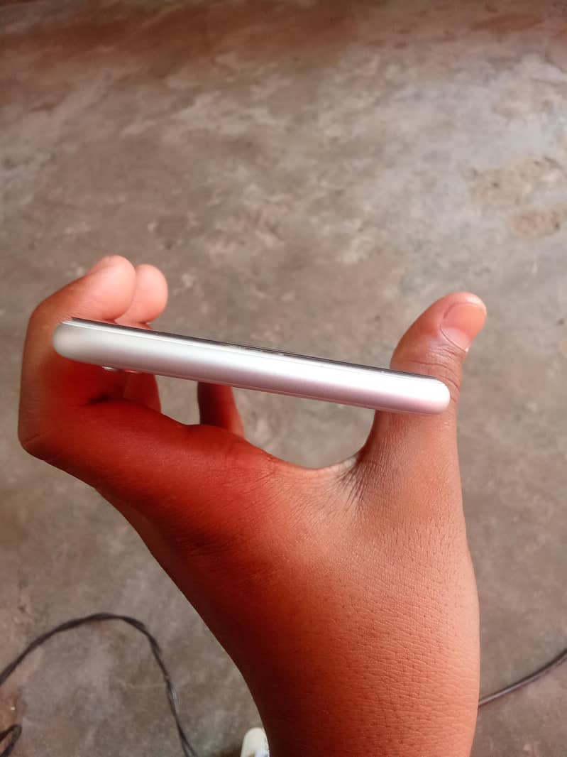 Apple iPhone 6S Plus 5