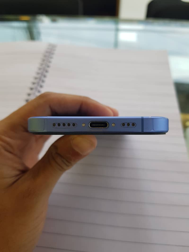 Apple iPhone 16 2