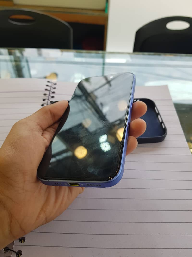 Apple iPhone 16 3