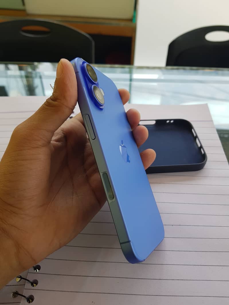 Apple iPhone 16 5