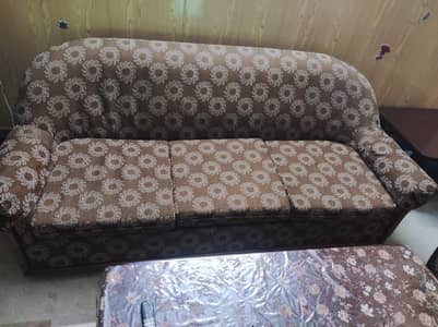 well maintained sofa set