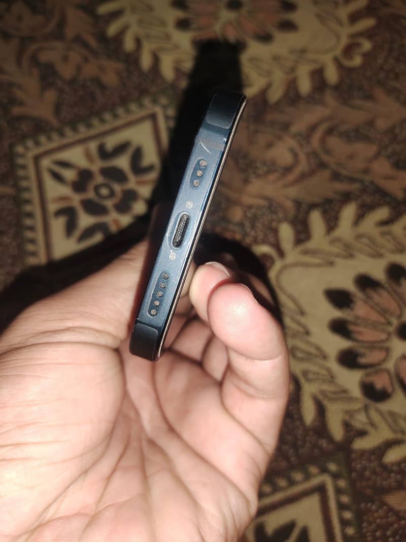 Apple iPhone 13 2