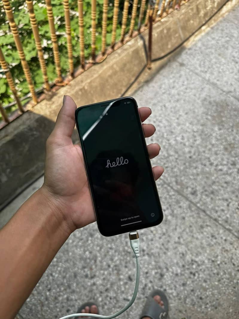 Apple iPhone X 3