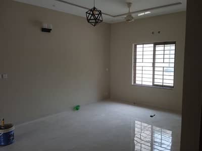 10 Marla Independent House For Rent on Sarwar Road