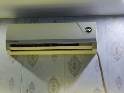 Dawlance split ac genuine condition and genuine gas