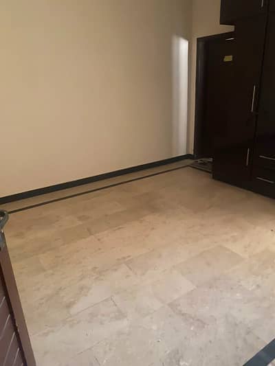 Falte for rent in Johar town