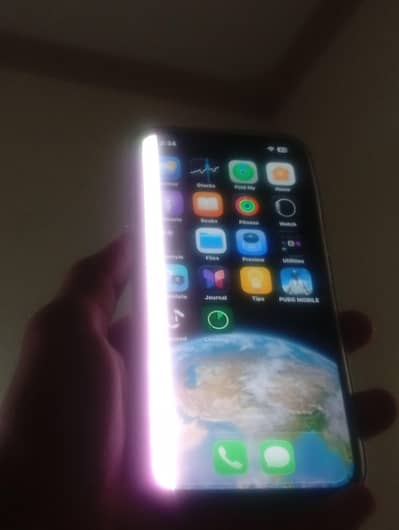 13 pro max screen line hai lakin screen dosri hai sath or back creak