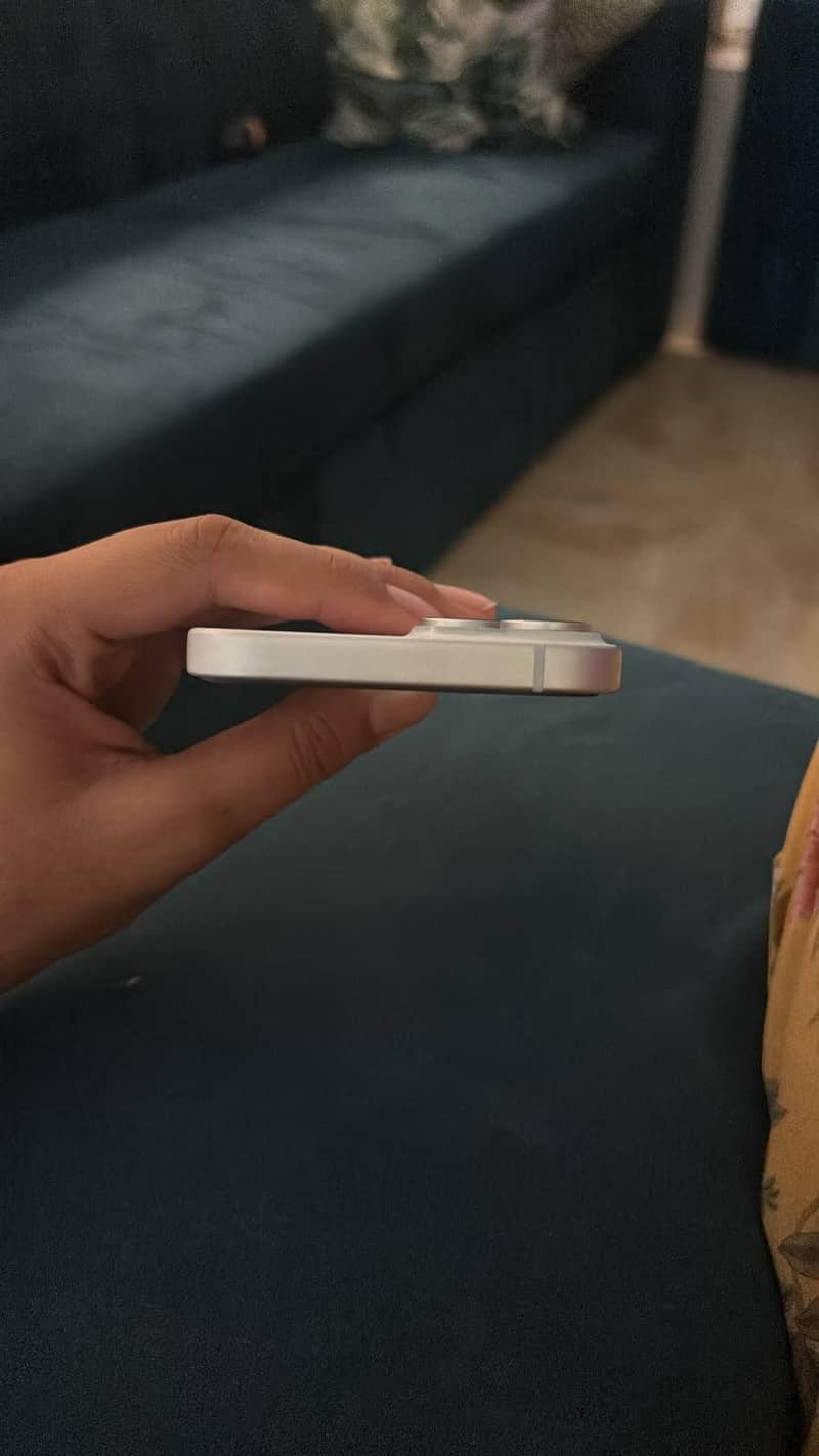 Apple iPhone 15 4