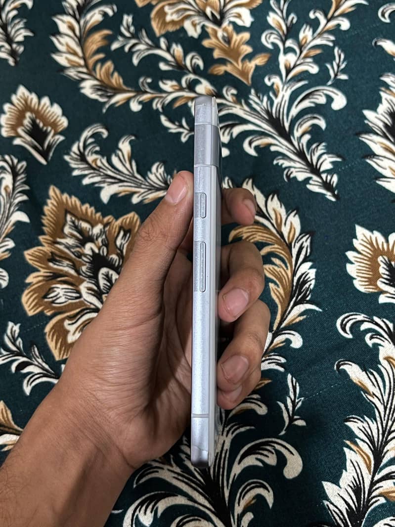 Google Pixel 7a 5