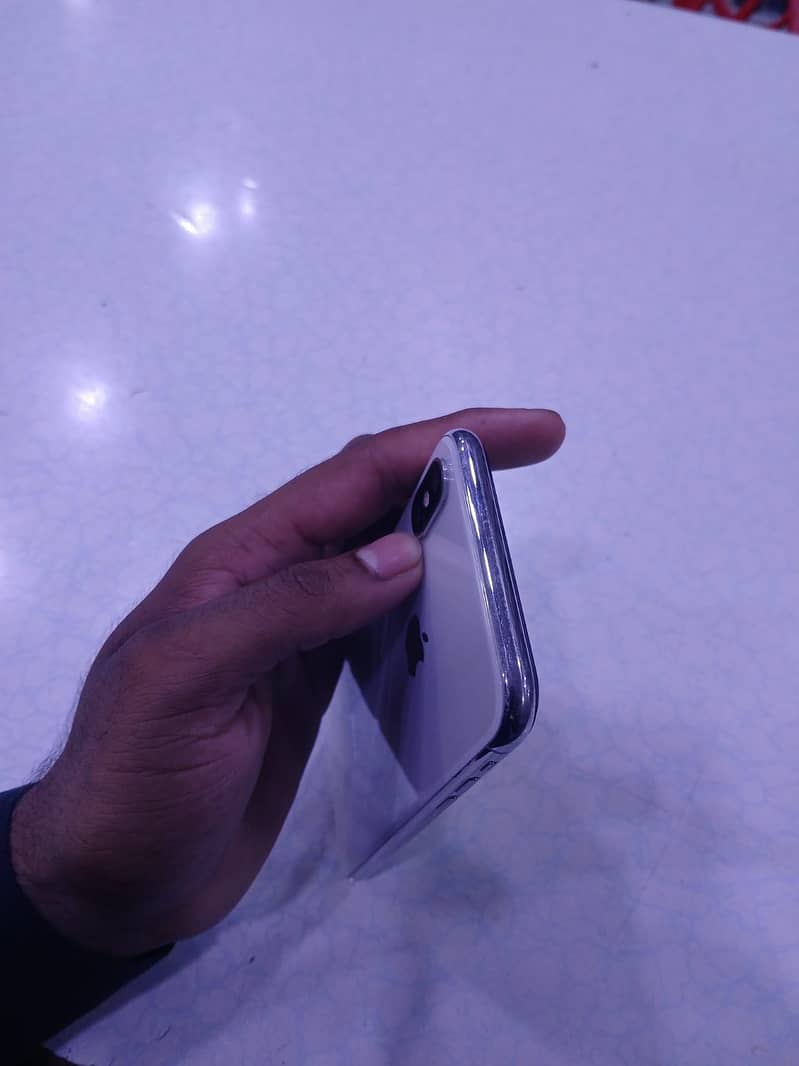 Apple iPhone X 3