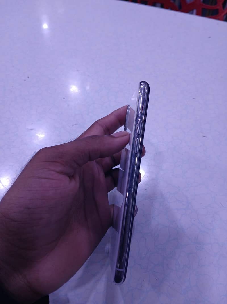 Apple iPhone X 5