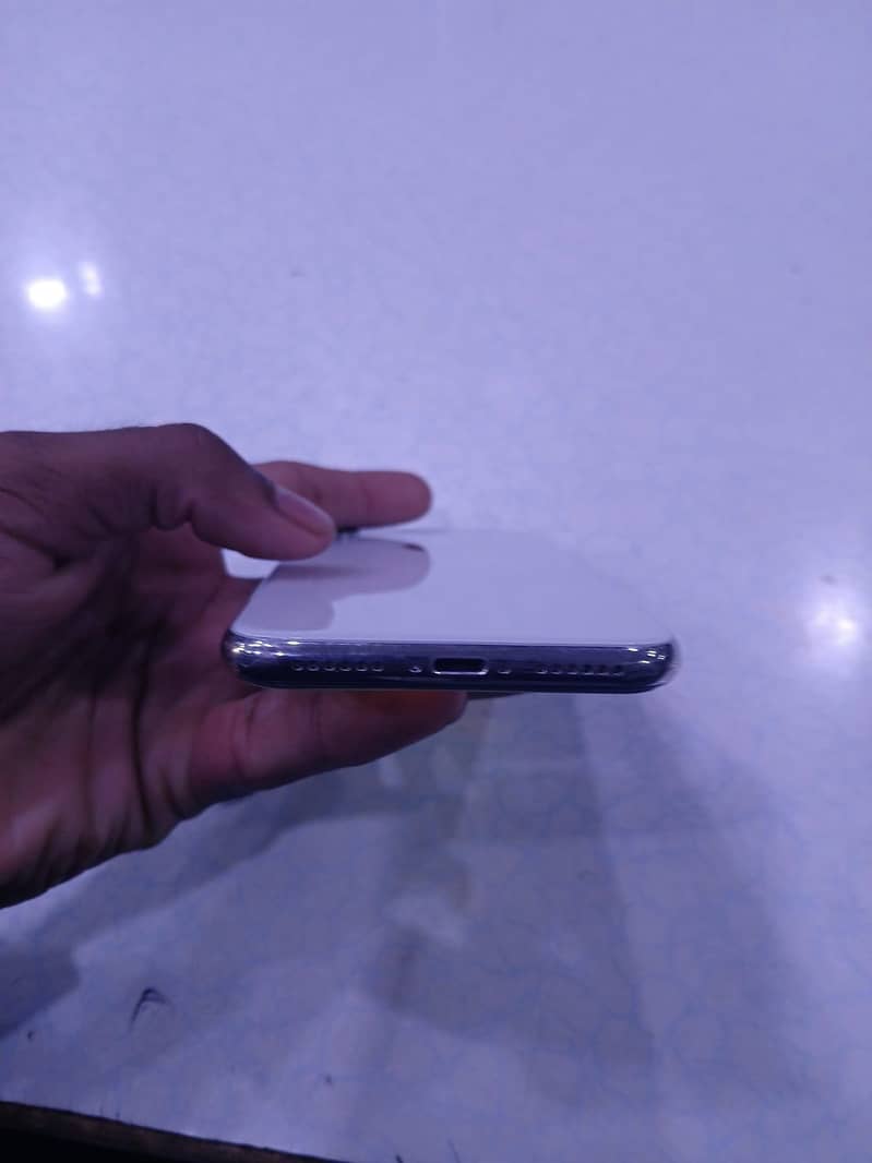Apple iPhone X 6