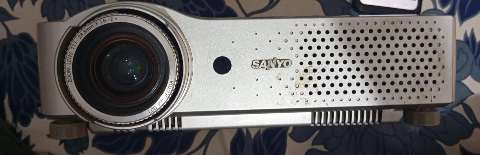 Projector 0