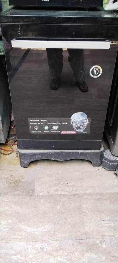 new condition dishwasher dawalance glass new modle