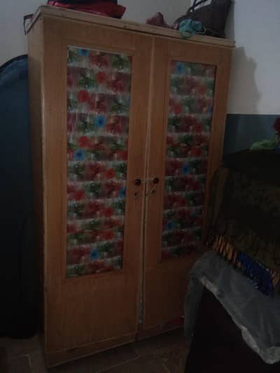 king size bed without Gaddy three door Almari showcase
