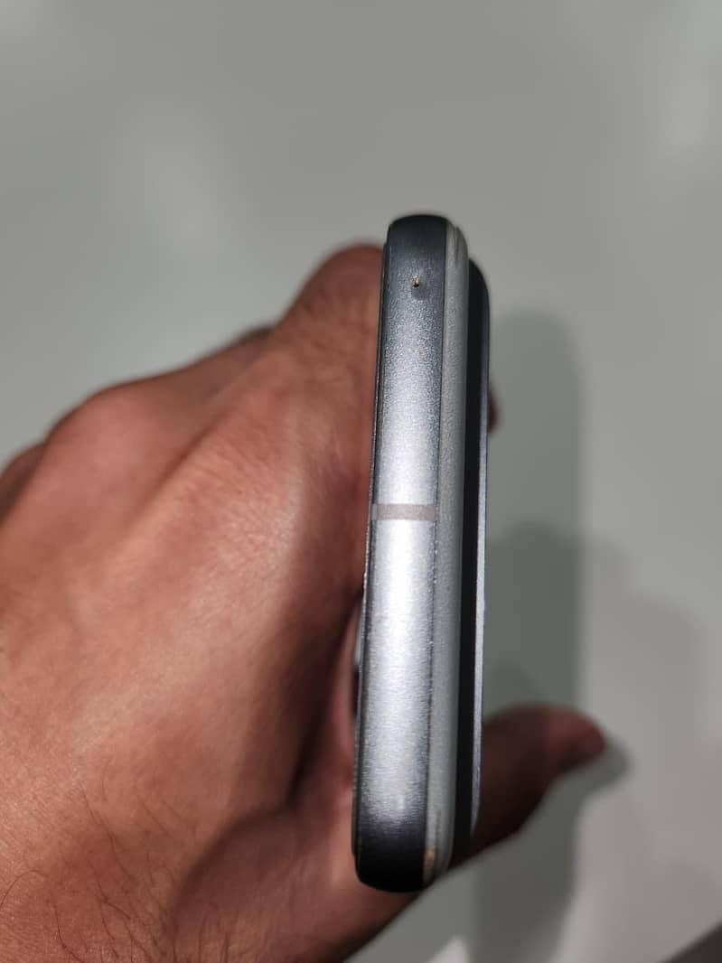 Google Pixel 8 4