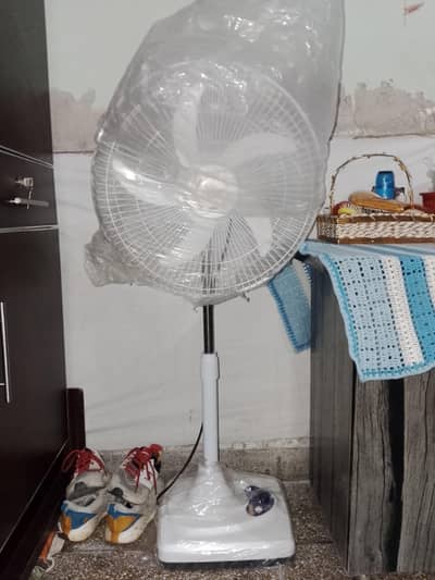 Chargable fan bilkul brand new