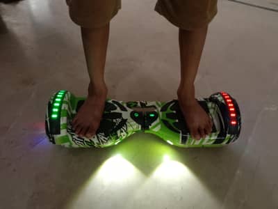 Electric Hoverboard Bluetooth And Lighting on Workng