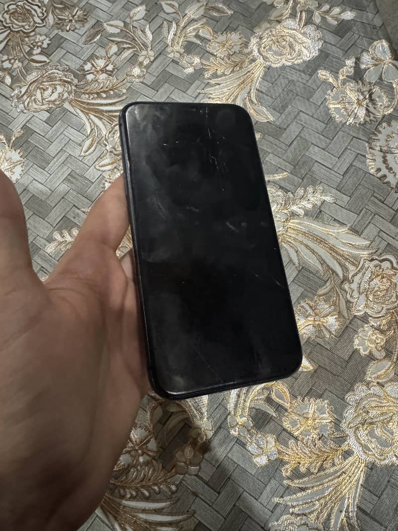 iPhone 11 3