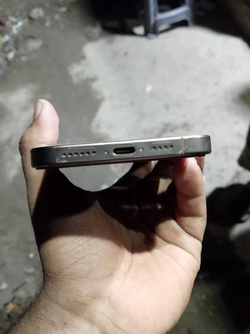 iPhone 16 Pro Max 3