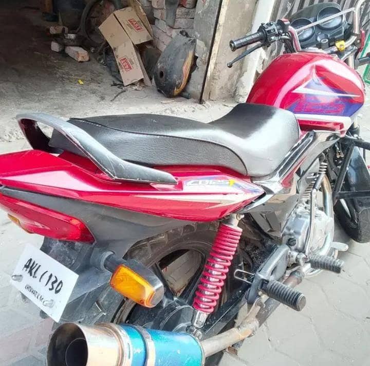 cb 125F 4