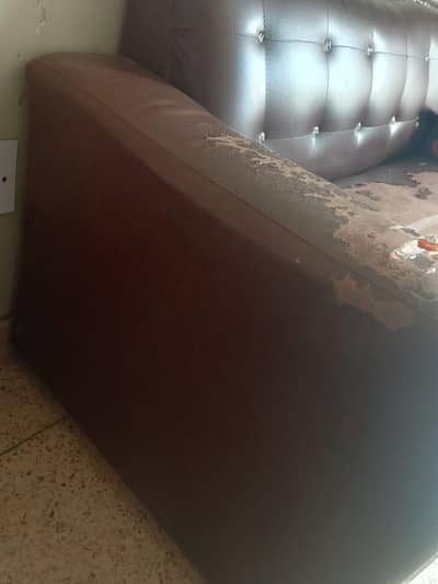 serious buters only 3 seter sofa available for sale good condition