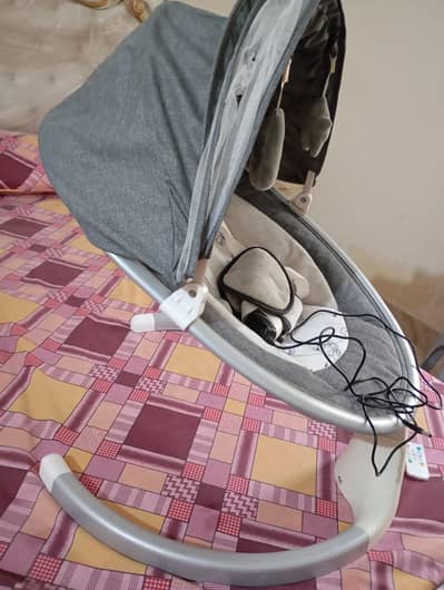 electric baby swing/remote control/music and timer