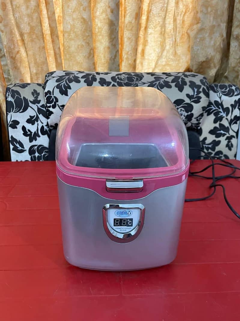Mini fridge 7