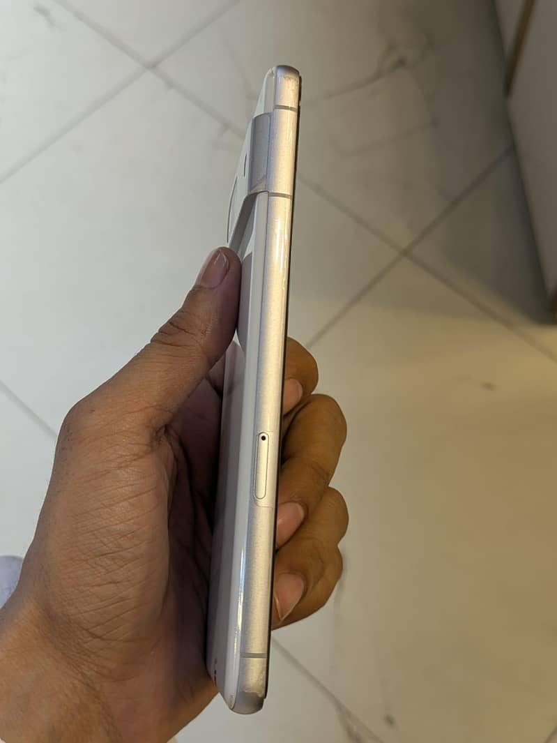 Google Pixel 7 4