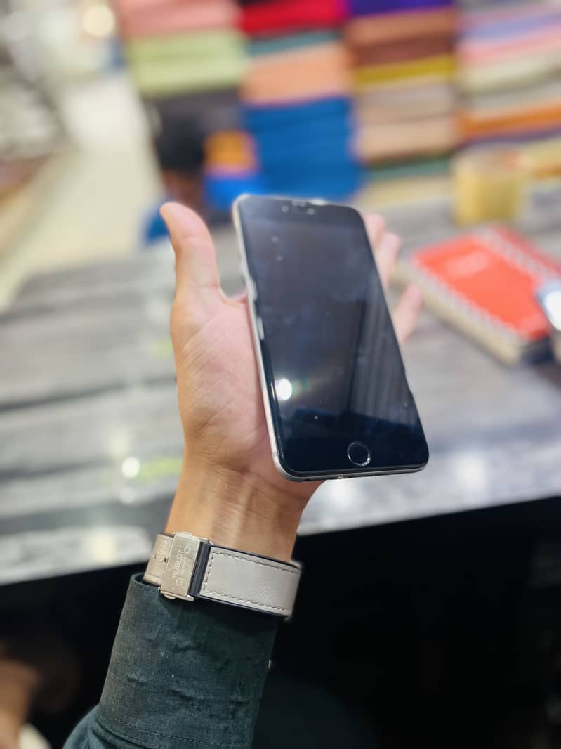 Apple iPhone 6 Plus 4