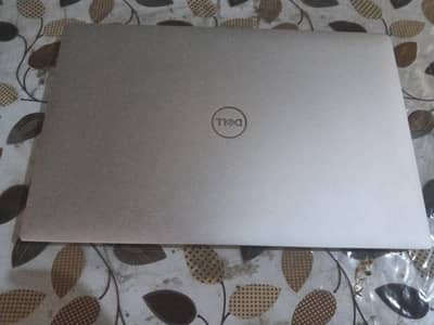 DELL XPS i7 8H 16 512 1050max Q design 4k display