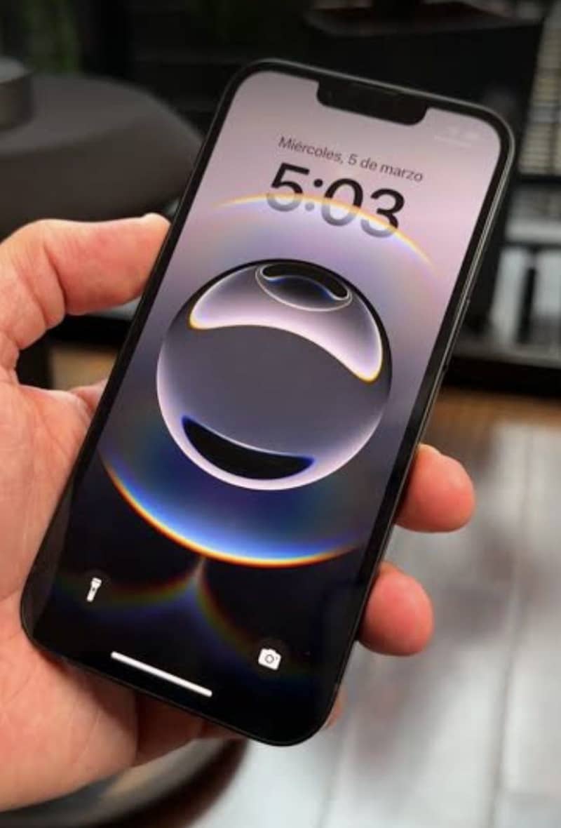 Apple iPhone 16e 2