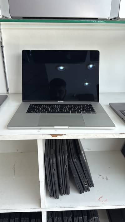 Apple MacBook Pro 2018 A1990 Core i9 16GB RAM 1TB SSD 15" Retina