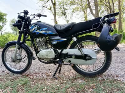 Suzuki GS 150 2015