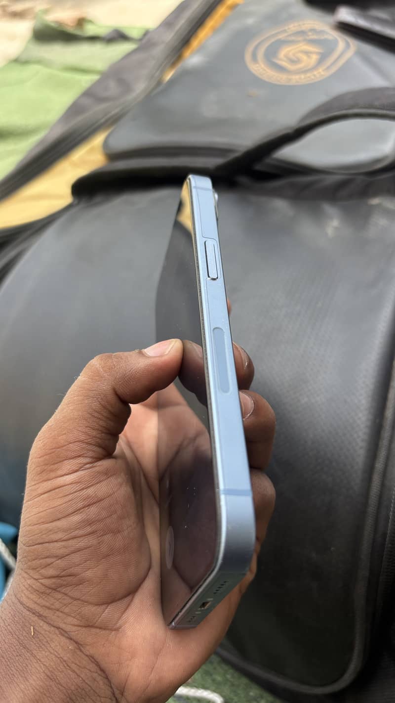 Apple iPhone 14 4