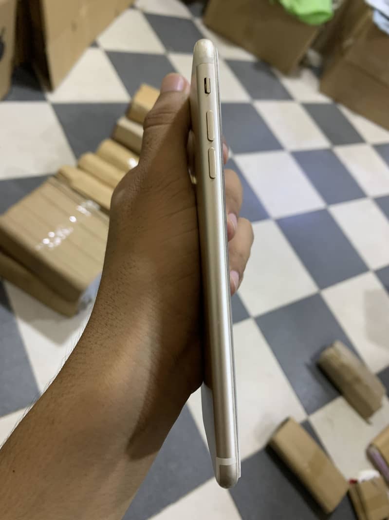 Apple iPhone 7 Plus 0